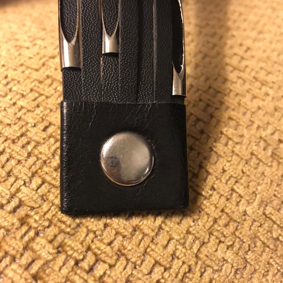 Yik Fung Leather Snap Bracelet - Picture 9 of 13